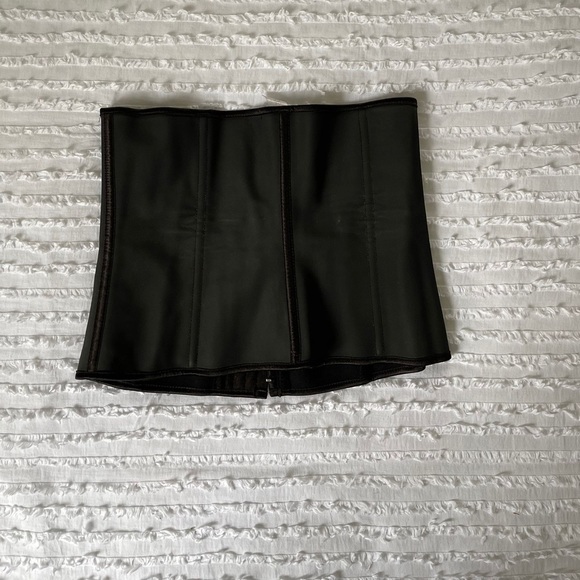 Top - Picture 4 of 7